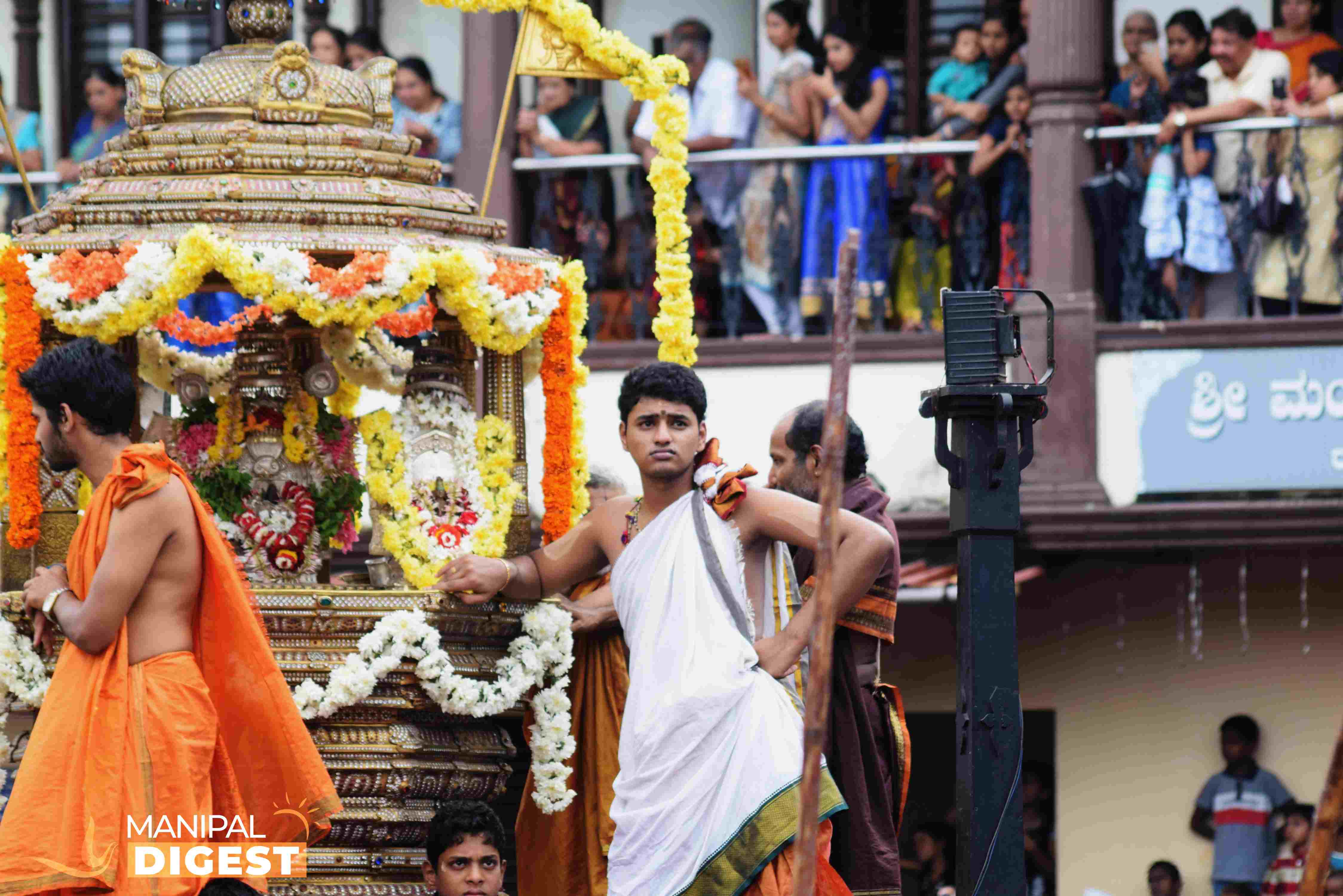 The Krishna navaratna chariot procession